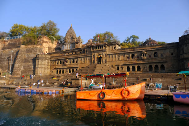 Indore To Maheshwar